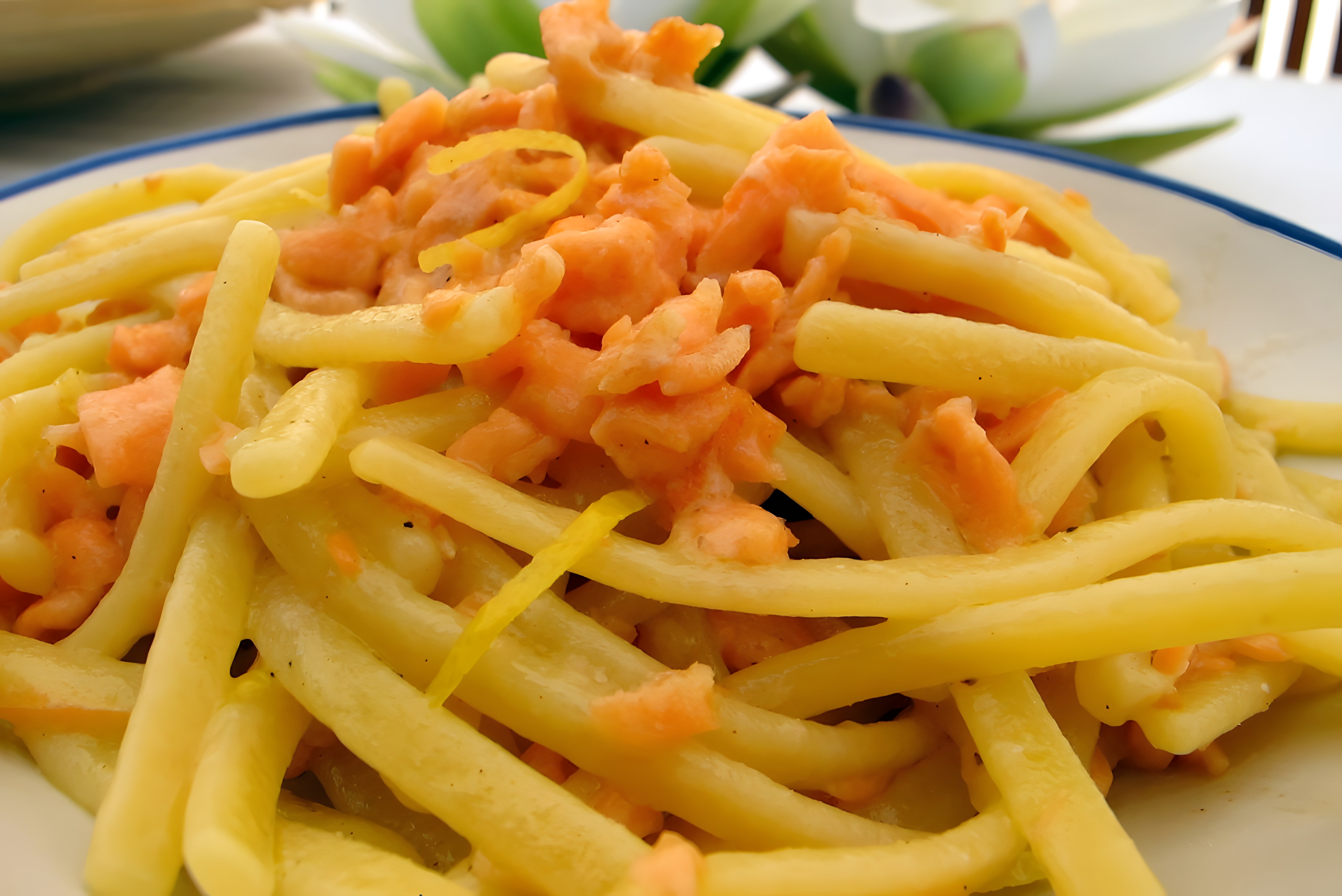 An unconventional pairing: Scialatielli with salmon